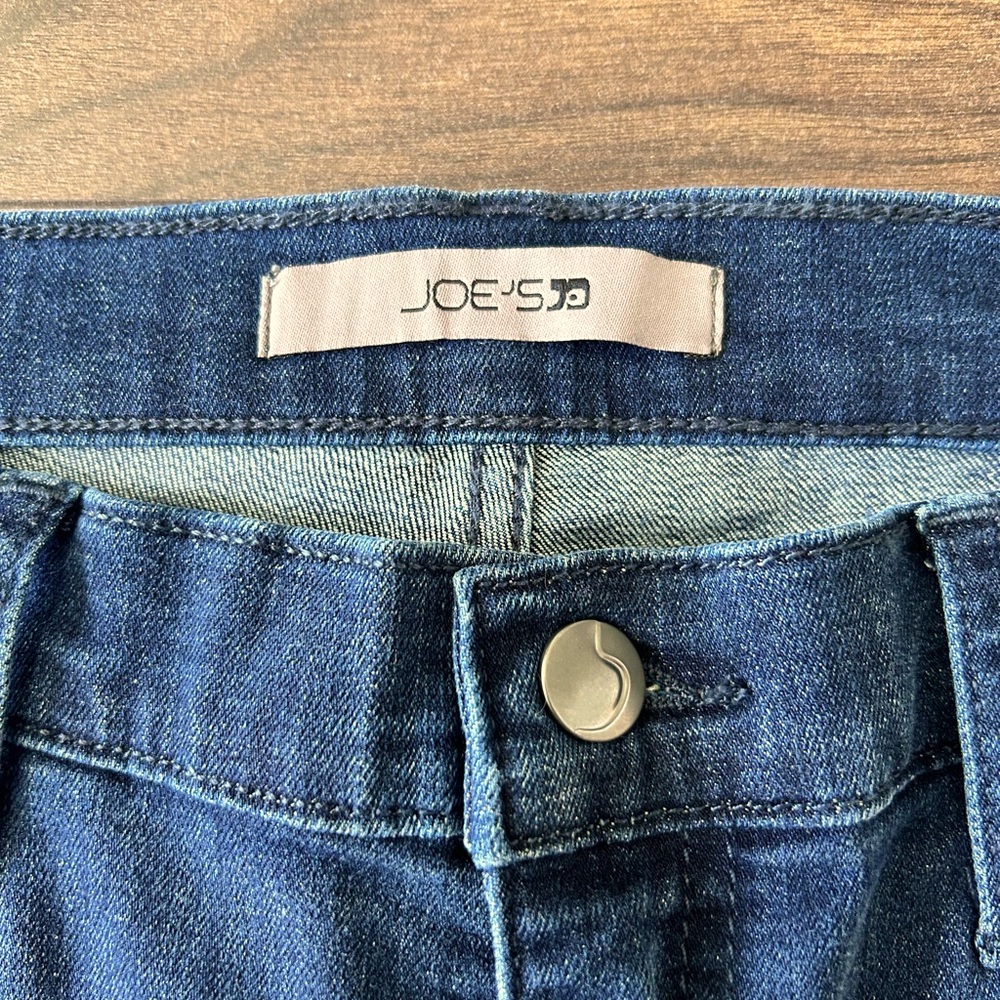 Joe’s Jean.  Beautiful classic wash - no destruction.